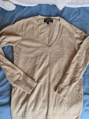 Banana Republic Women’s V-Neck Sweater in Light Beige